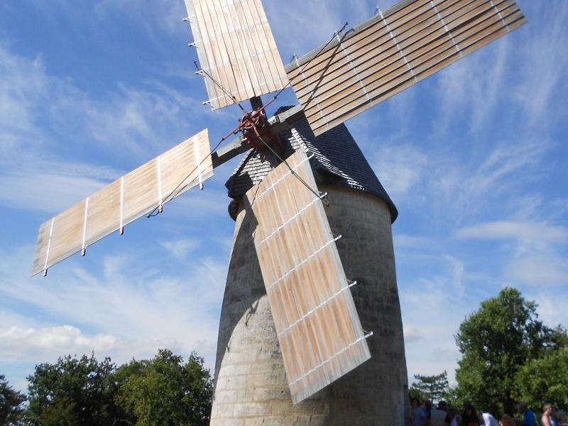 Le moulin à vent des Terres Blanches  (Cercles)