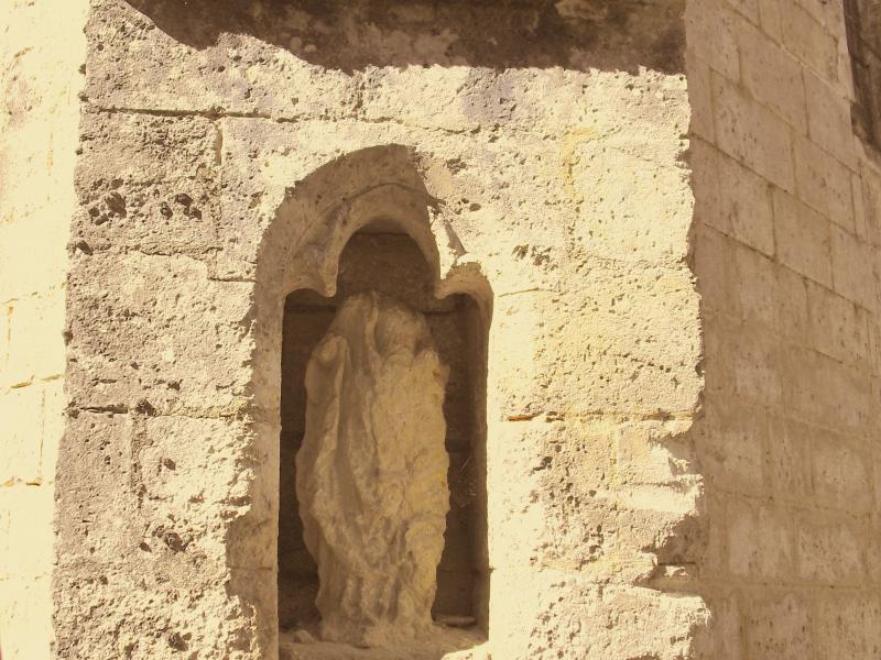 Statuette dans niche extérieure